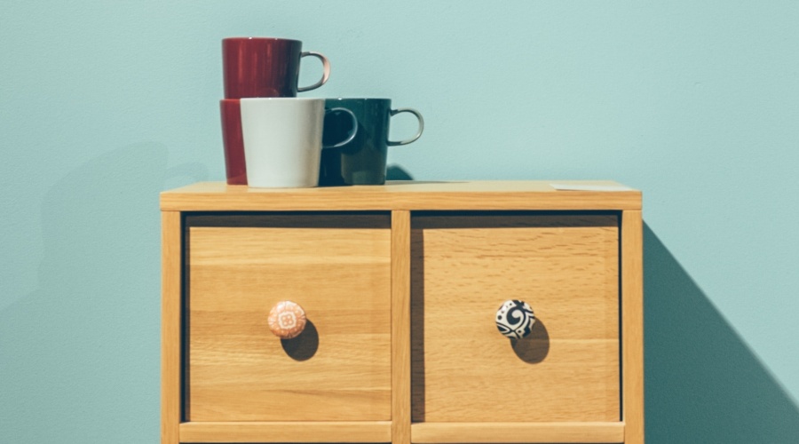Set of drawers with coffee mugs on top