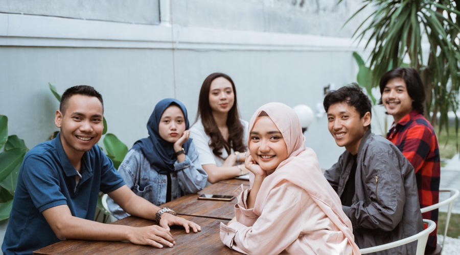 Group of teens meeting around a table.